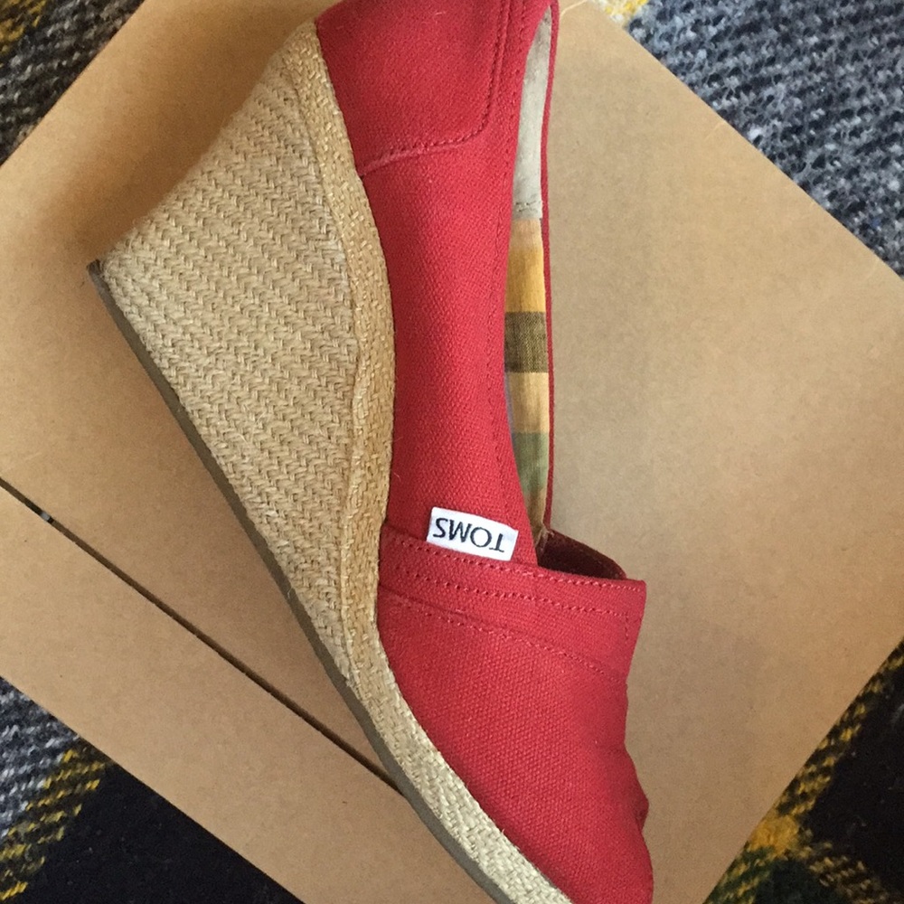 Red wedges